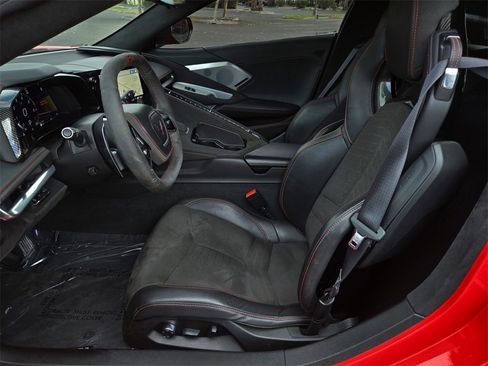 Used 2021 Chevrolet Corvette Stingray Premium Cpe w/ Z51 Performance Package image 23