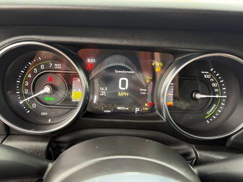 Used 2023 Jeep Wrangler Unlimited Sahara w/ Cold Weather Group AWD/4WD image 27