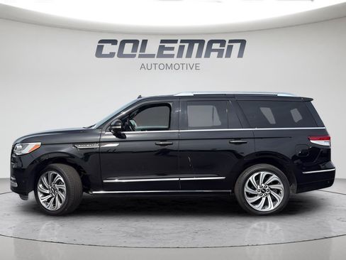 Used 2022 Lincoln Navigator Reserve AWD/4WD image 2