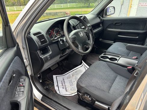 Used 2006 Honda CR-V LX image 2