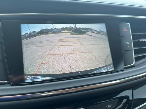 Used 2018 Buick Enclave Essence FWD image 7