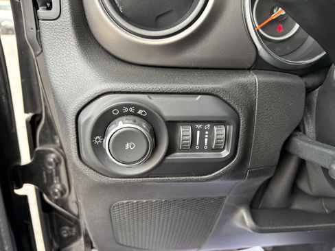 Used 2019 Jeep Wrangler Sport image 30