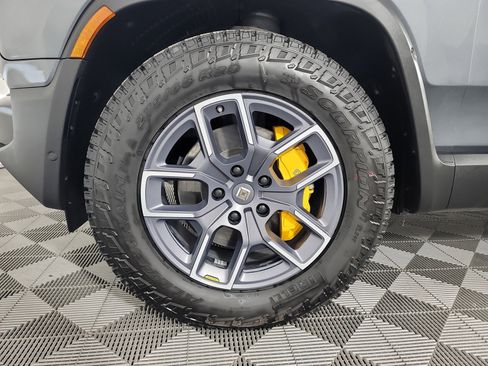 Used 2023 Rivian R1T Adventure image 9