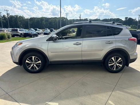Used 2016 Toyota RAV4 XLE w/ Convenience Package AWD/4WD image 4
