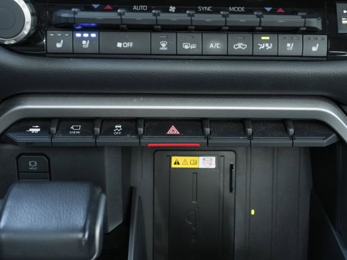 Used 2024 Toyota Tundra Limited image 15