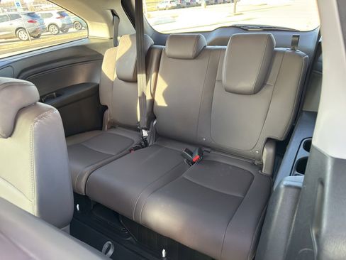 Used 2018 Honda Odyssey EX-L image 16