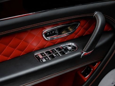 Used 2019 Bentley Bentayga image 87
