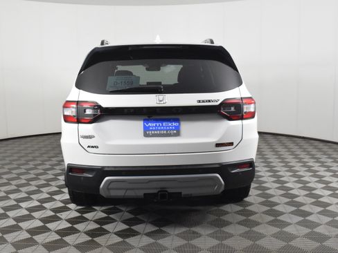 Certified 2024 Honda Pilot TrailSport image 7