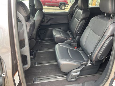 Used 2021 Toyota Sienna XSE w/ XSE Plus Package image 11