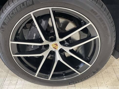 Certified 2025 Porsche Macan image 16