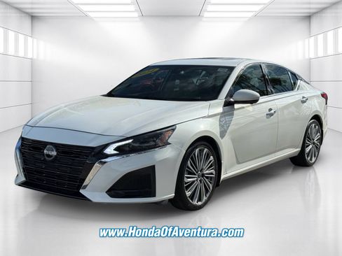 Used 2024 Nissan Altima 2.5 SL FWD image 2
