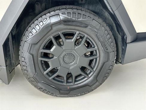 Used 2024 Tesla Cybertruck AWD Crew Cab image 30