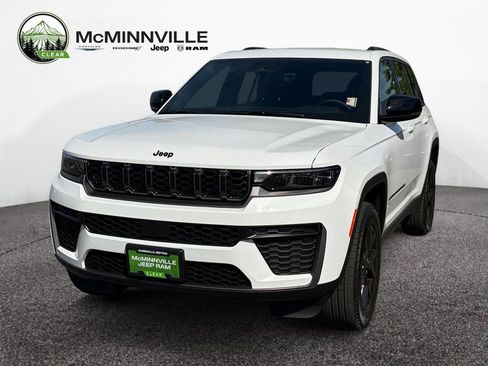 New 2026 Jeep Grand Cherokee Altitude AWD/4WD image 1