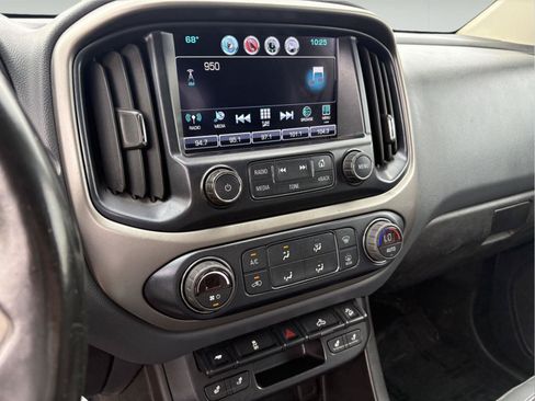 Used 2017 Chevrolet Colorado Z71 AWD/4WD image 10