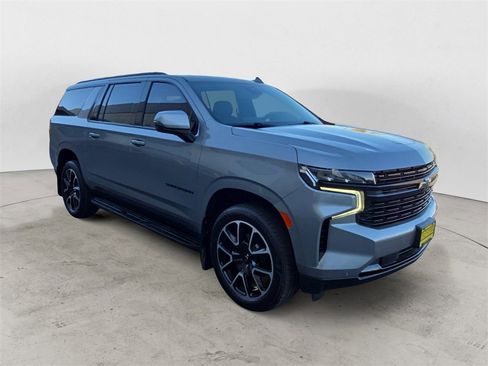 Used 2023 Chevrolet Suburban RST image 7