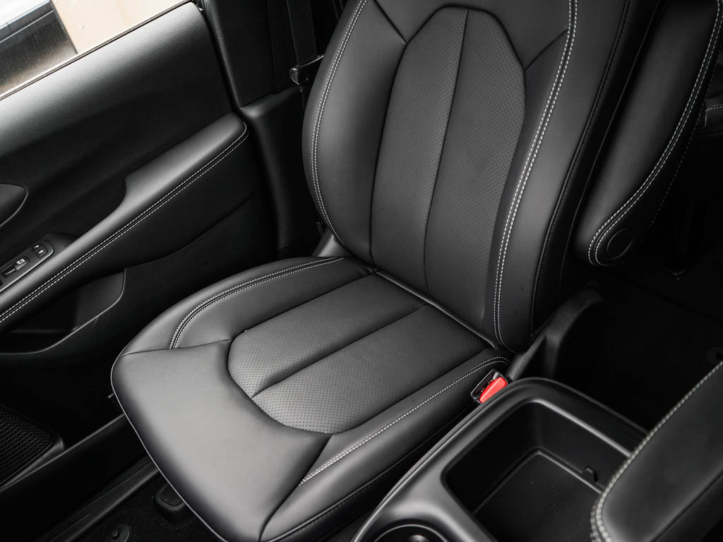 New 2026 Chrysler Pacifica Select AWD/4WD image 27