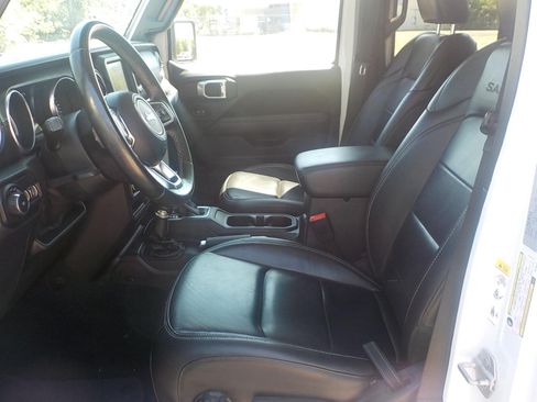 Used 2018 Jeep Wrangler Unlimited Sahara AWD/4WD image 11