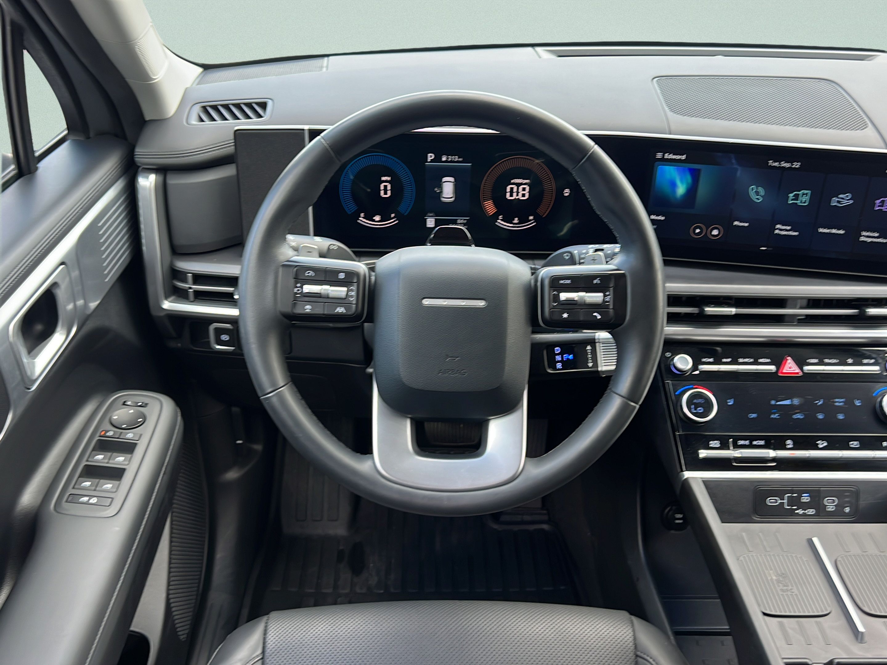 Used 2025 Hyundai Santa Fe SEL FWD image 15