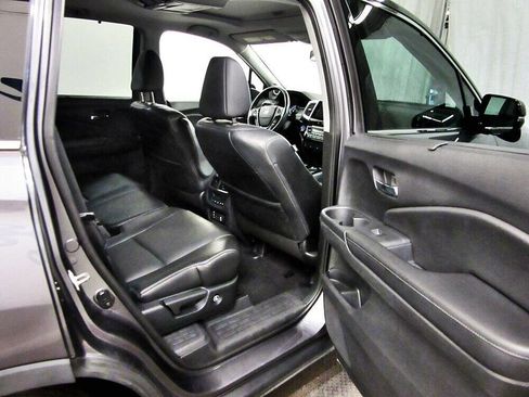 Used 2018 Honda Pilot Touring image 12