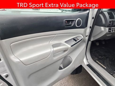 Used 2012 Toyota Tacoma 4x4 Access Cab V6 w/ TRD Sport Pkg image 6