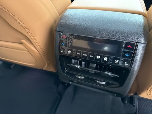 Used 2024 Jeep Grand Cherokee L Summit image 17