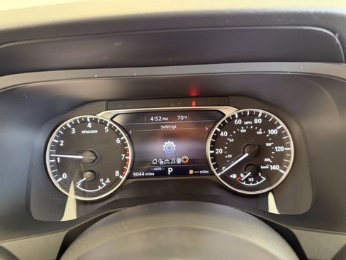 Used 2024 Nissan Pathfinder S image 11