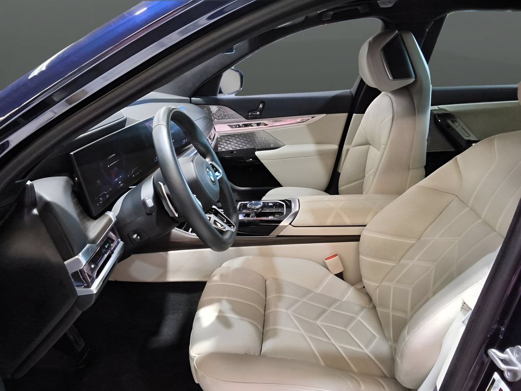 Used 2023 BMW 760i xDrive w/ Executive Package AWD/4WD image 15