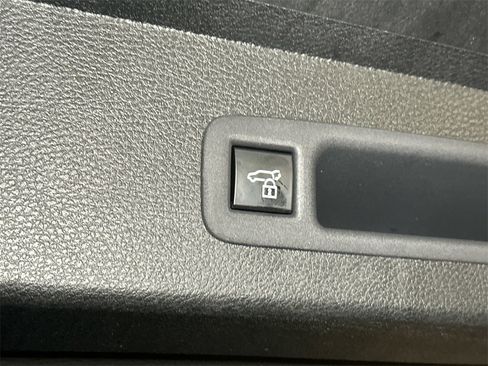 Used 2025 Toyota Sienna Platinum image 7