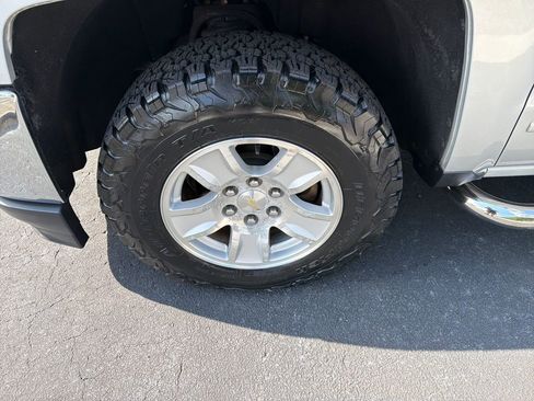 Used 2018 Chevrolet Silverado 1500 LT w/ Trailering Package AWD/4WD image 11