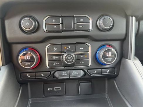Used 2023 Chevrolet Tahoe Z71 w/ Luxury Package AWD/4WD image 10
