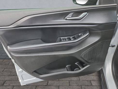 Used 2023 Jeep Grand Cherokee L Laredo image 10