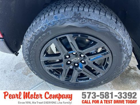 Used 2025 Chevrolet Silverado 1500 LT Trail Boss w/ Convenience Package II AWD/4WD image 8