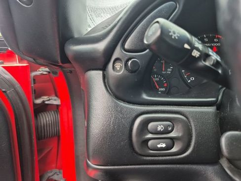Used 2004 Chevrolet Corvette Coupe RWD image 24