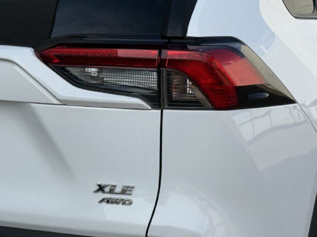 Used 2019 Toyota RAV4 XLE Premium w/ Cold Weather Package AWD/4WD image 5