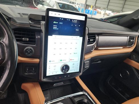 Used 2022 Ford Expedition Platinum image 15