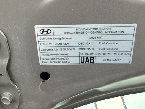 Used 2025 Hyundai Elantra SEL FWD image 21