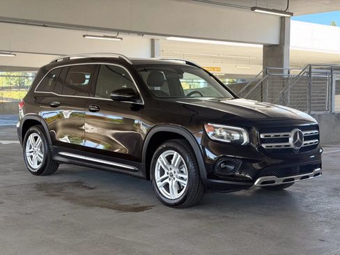 Used 2020 Mercedes-Benz GLB 250 image 3