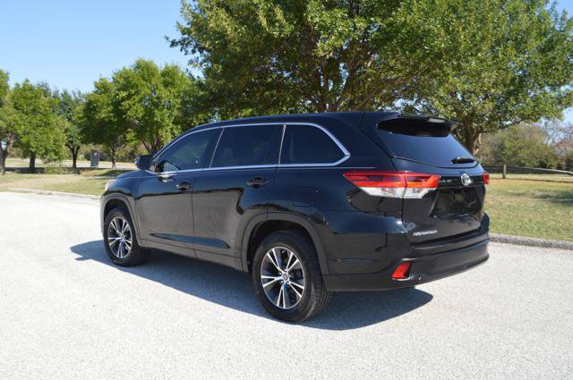 Used 2019 Toyota Highlander LE FWD image 4