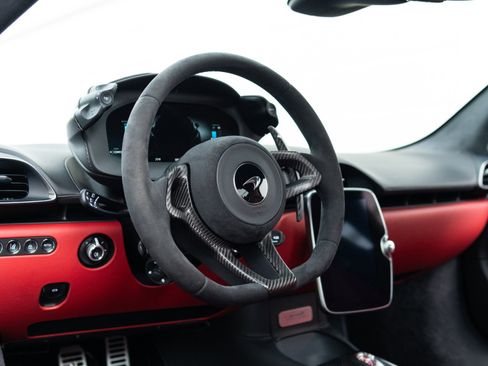 Used 2023 McLaren Artura image 5