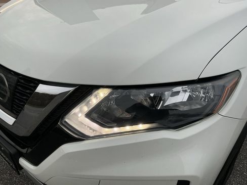 Used 2017 Nissan Rogue SV w/ Sun & Sound Touring Package image 30