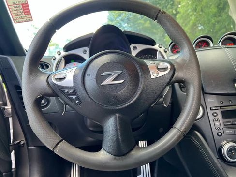 Used 2009 Nissan 370Z Touring w/ Sport Pkg image 10