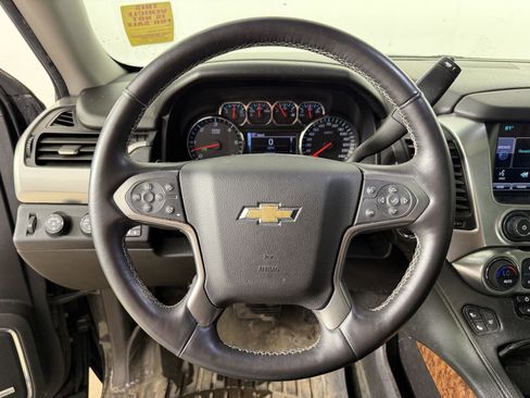 Used 2015 Chevrolet Suburban LTZ image 4