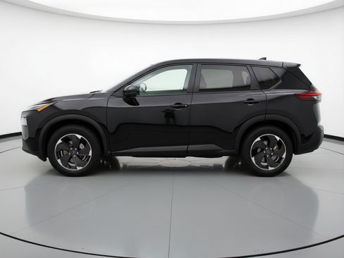 Used 2025 Nissan Rogue SV image 2