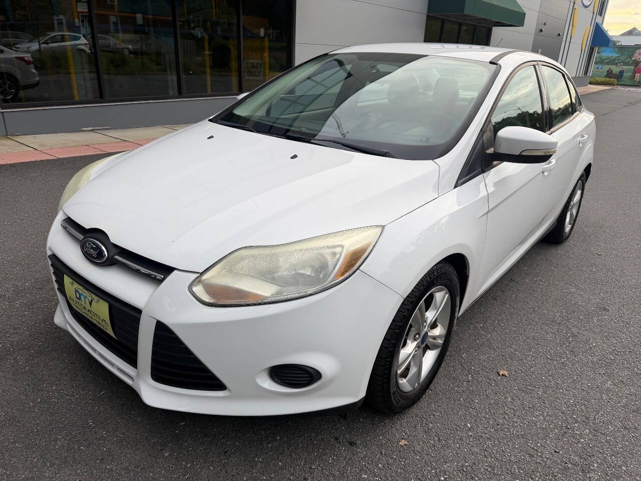 Used 2013 Ford Focus SE w/ SE Winter Pkg FWD image 2