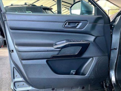 Certified 2024 Nissan Pathfinder SV w/ Black Appearance Package FWD image 21