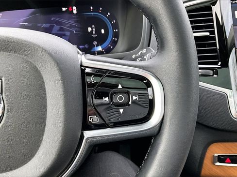 Certified 2023 Volvo XC90 B6 Plus image 12