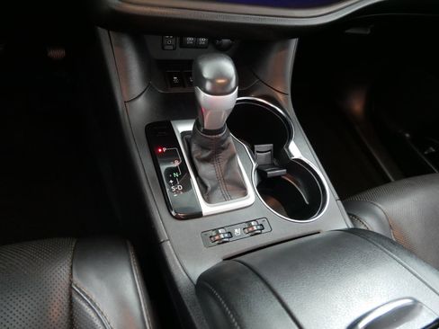 Used 2017 Toyota Highlander Limited image 24