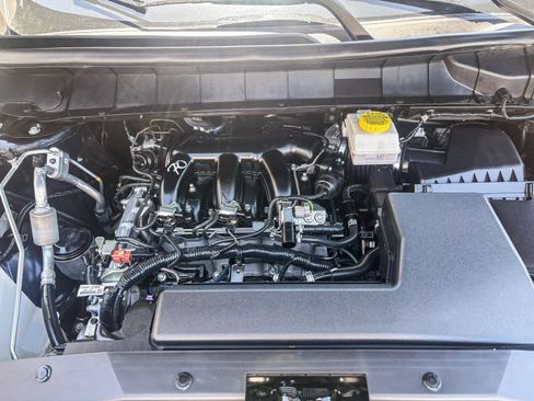 Used 2025 Nissan Pathfinder SL image 14