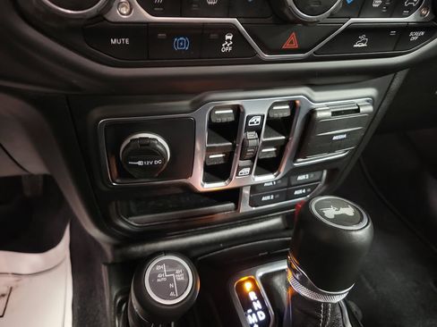 Used 2023 Jeep Wrangler Unlimited Sahara w/ Cold Weather Group image 16