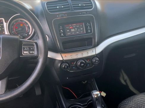 Used 2016 Dodge Journey SE w/ Flexible Seating Group image 7